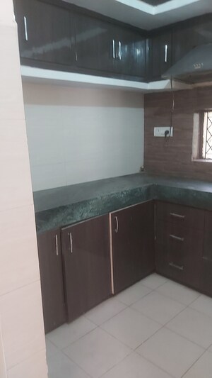 Furnished Amenities in 1.5 BHK Apartment at Mayur Vihar – for Rent