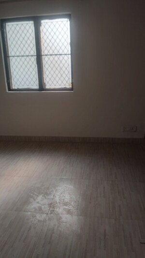 Room in 1.5 BHK Apartment at Mayur Vihar – for Rent