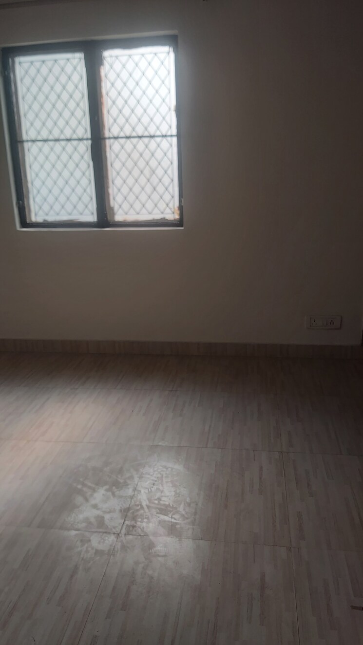 Room, mayur vihar 1.5 Bedroom 550 Sq.Ft. Apartment In Mayur Vihar Delhi 9217390