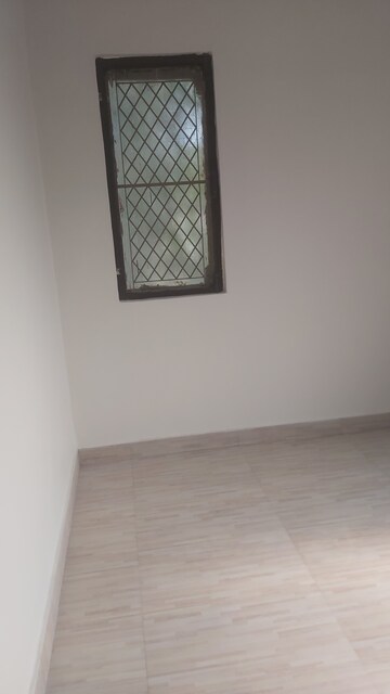 Room in 1.5 BHK Apartment at Mayur Vihar – for Rent