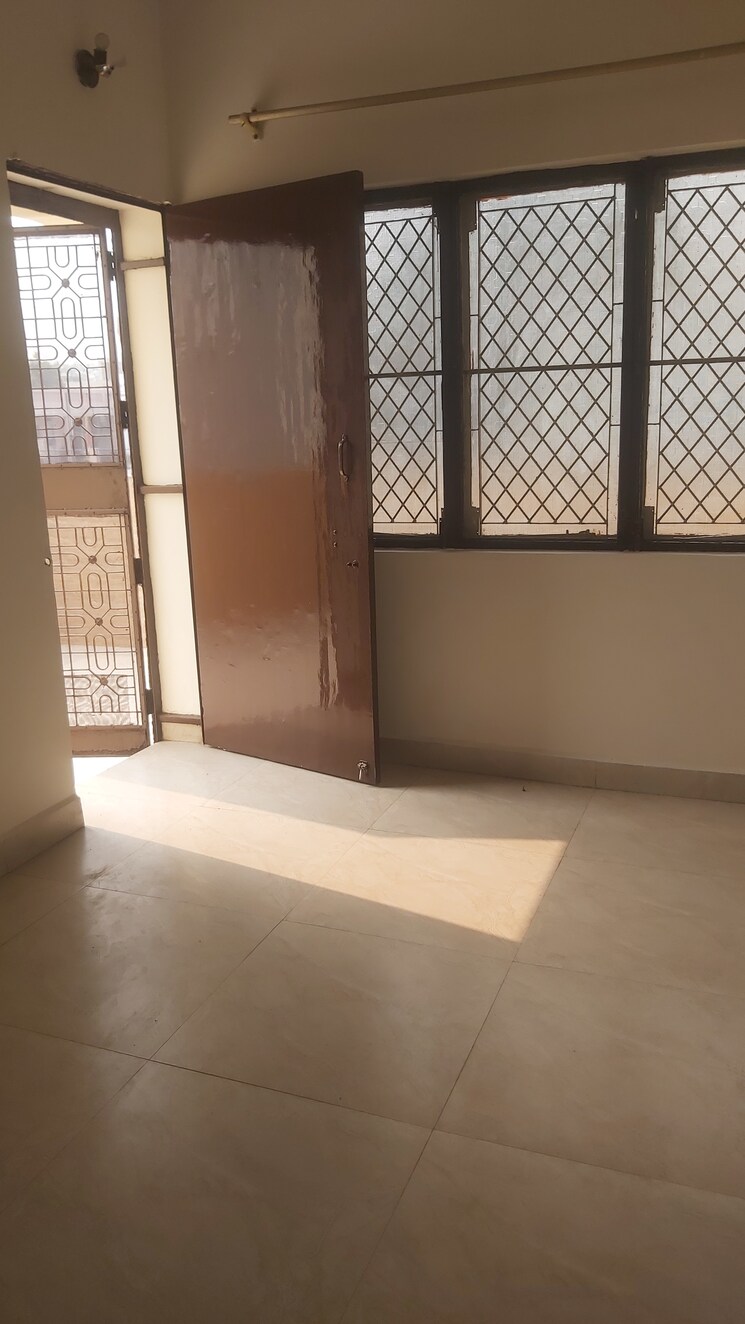 Room, mayur vihar 1.5 Bedroom 550 Sq.Ft. Apartment In Mayur Vihar Delhi 9217390