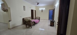 Living Room in 4 BHK Apartment at DLF The Summit, Dlf Phase V – for Rent