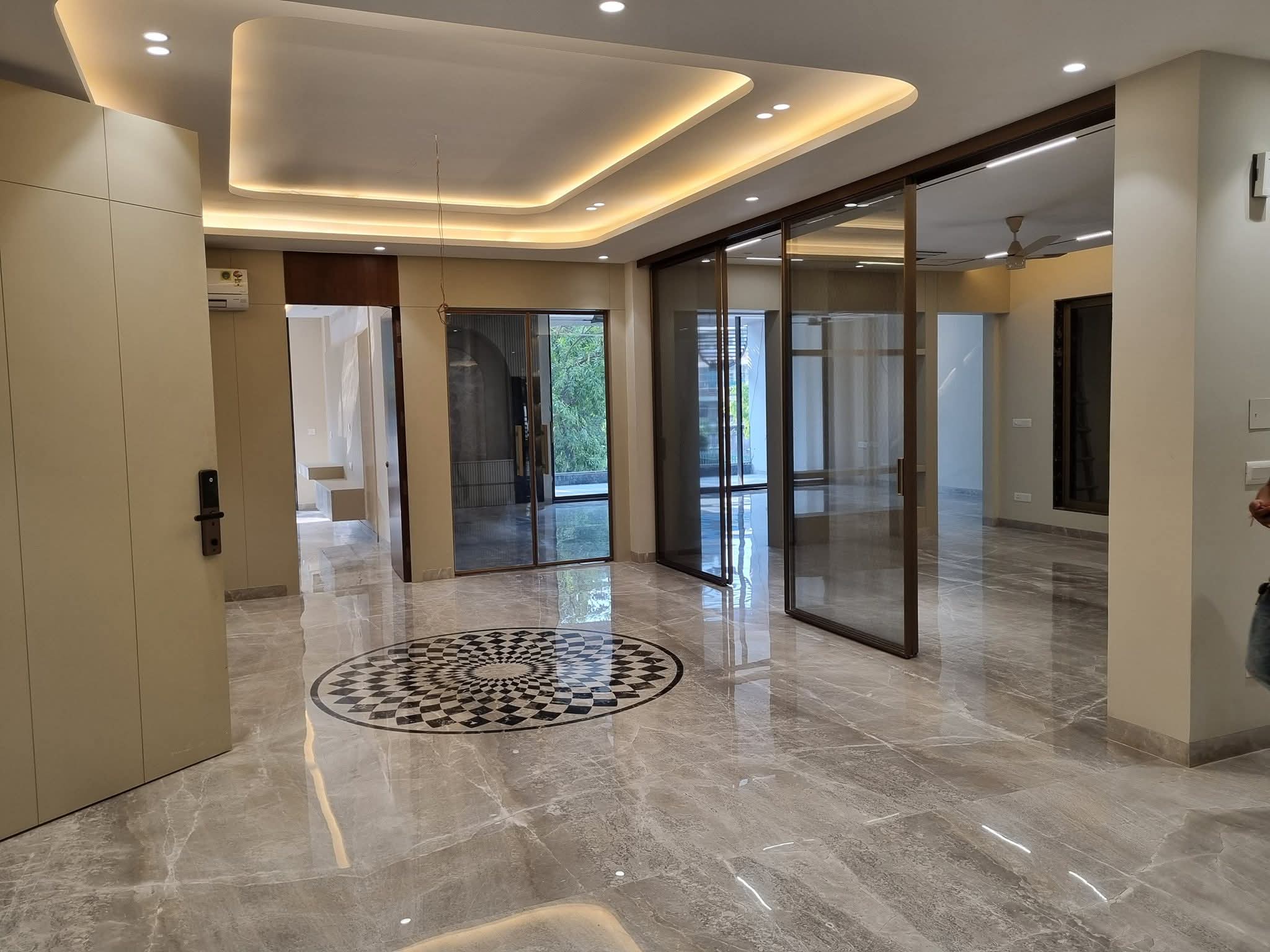 4 BHK + Extra Room 850 Sq.Yd. Builder Floor in Sushant Lok 2