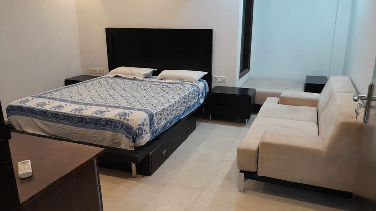Bedroom, dlf-the-summit 5 Bedroom 1500 Sq.Ft. Apartment In Dlf Phase V Gurgaon 9217402