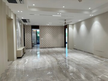 Room in 4 BHK Builder Floor at Sushant Lok 2, Sector 57 – for Sale