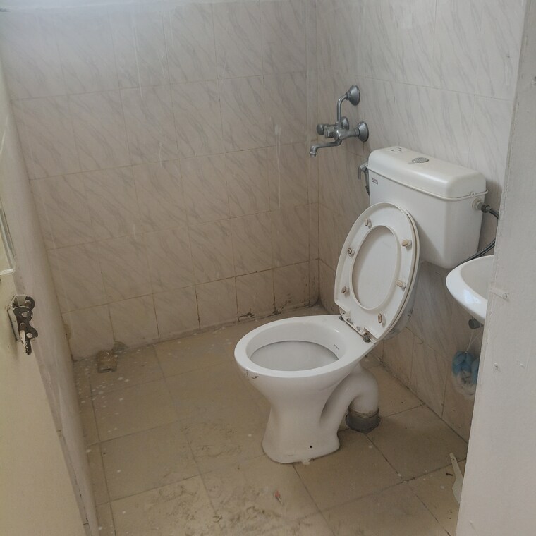Bathroom, rof-aalayas 2 Bedroom 535 Sq.Ft. Apartment In Sector 102 Gurgaon 9217411