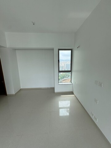 Room in 3 BHK Apartment at Kalpataru Immensa, Kolshet Road – for Rent