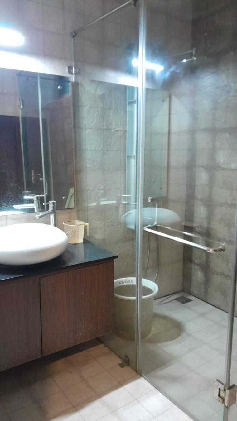 Bathroom, unitech-south-city-1 3 Bedroom 1548 Sq.Ft. Apartment In South City 1 Gurgaon 9217415