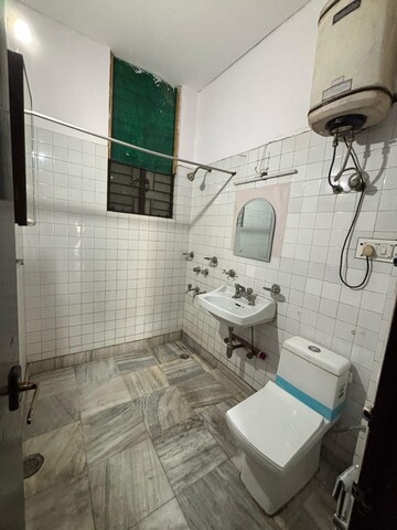 Bathroom in 3 BHK Apartment at Unitech South City 1, South City 1 – for Rent