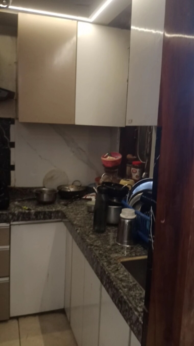 Kitchen, dwarka sector 16 3.5 Bedroom 900 Sq.Ft. Builder Floor In Dwarka Sector 16 Delhi 9217440