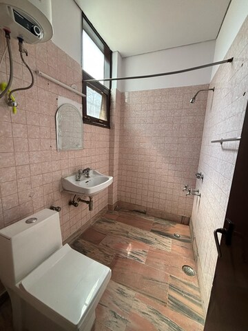 Bathroom in 1 BHK Apartment at Unitech South City 1, South City 1 – for Rent