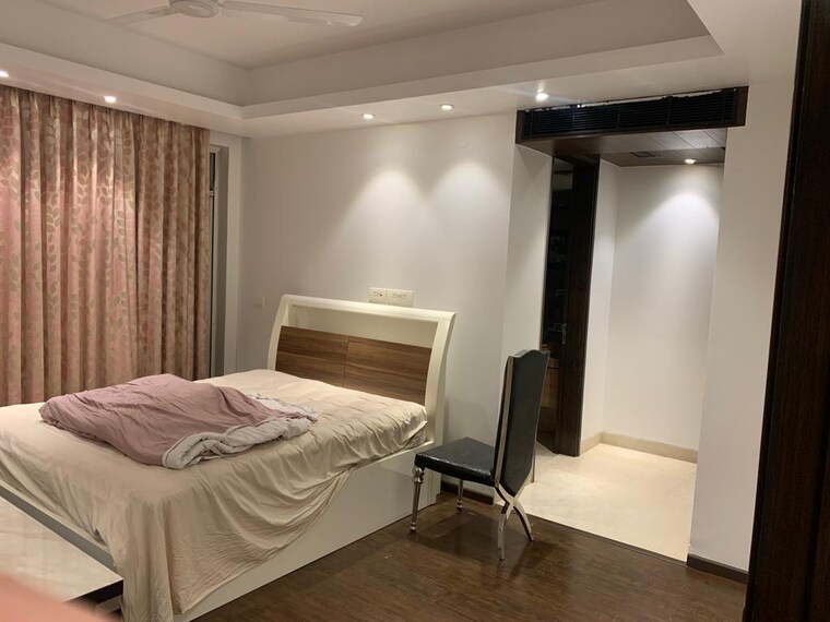 Bedroom, defence colony 3 Bedroom 2100 Sq.Ft. Builder Floor In Defence Colony Delhi 9217449