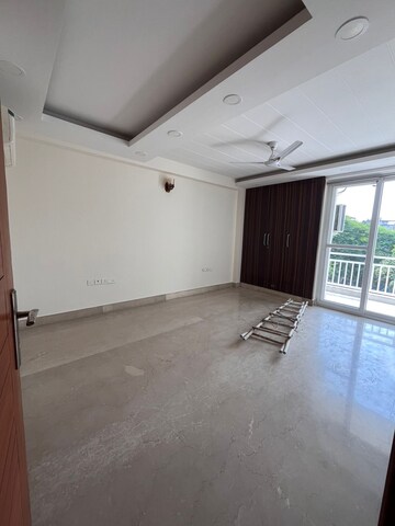Room in 3 BHK Builder Floor at Sushant Lok I – for Rent