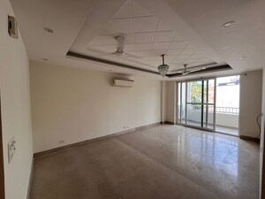 Room in 3 BHK Builder Floor at Sushant Lok I – for Rent