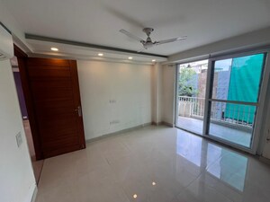 Room in 3 BHK Builder Floor at Sushant Lok I – for Rent
