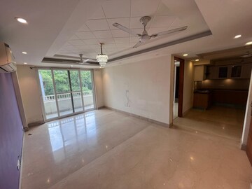 Room in 3 BHK Builder Floor at Sushant Lok I – for Rent