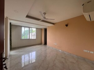 Room in 3 BHK Builder Floor at Sushant Lok I – for Rent
