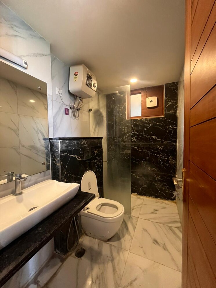 Bathroom, sushant lok i 3 Bedroom 3020 Sq.Ft. Builder Floor In Sushant Lok I Gurgaon 9217479