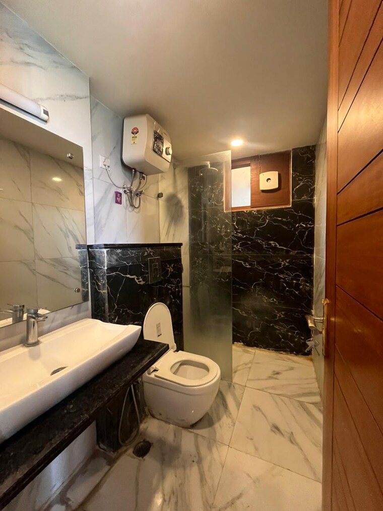 Bathroom, sushant lok i 3 Bedroom 3020 Sq.Ft. Builder Floor In Sushant Lok I Gurgaon 9217479