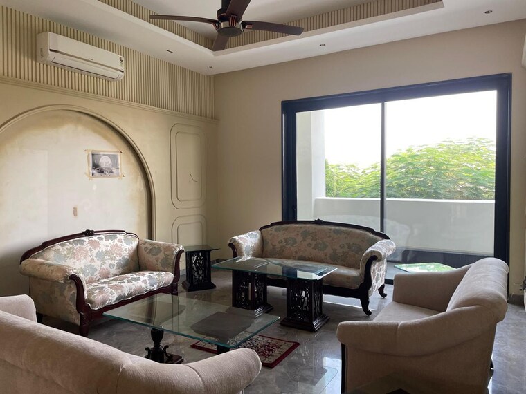 Living Room, dlf phase ii 4 Bedroom 4200 Sq.Ft. Builder Floor In Dlf Phase ii Gurgaon 9217481