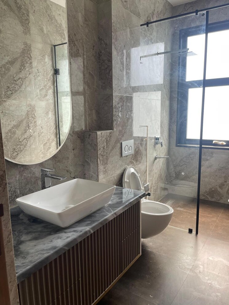 Bathroom, dlf phase ii 4 Bedroom 4200 Sq.Ft. Builder Floor In Dlf Phase ii Gurgaon 9217481