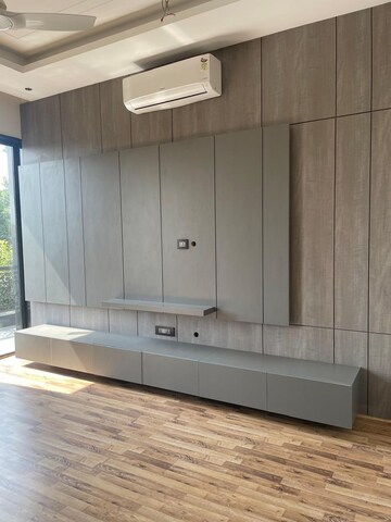 Bathroom in 4 BHK Builder Floor at Dlf Phase ii – for Rent