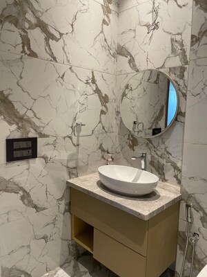 Master Bedroom in 4 BHK Builder Floor at Dlf Phase ii – for Rent