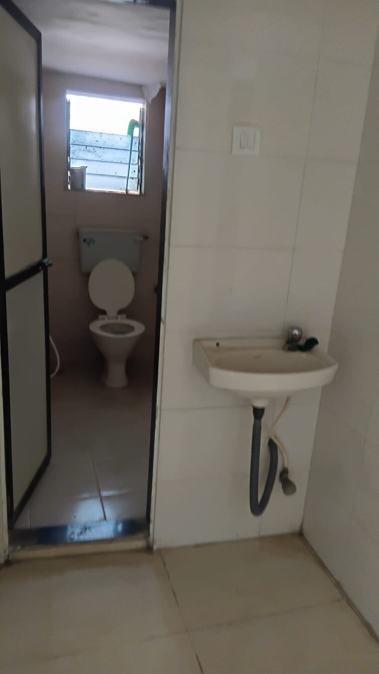 Bathroom, romell-diva 3 Bedroom 1050 Sq.Ft. Apartment In Malad West Mumbai 9217492