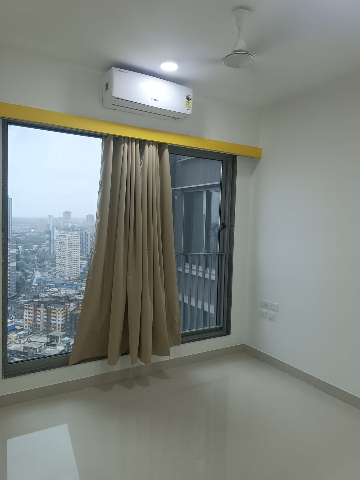 1 BHK Apartment For Sale in Manali Building