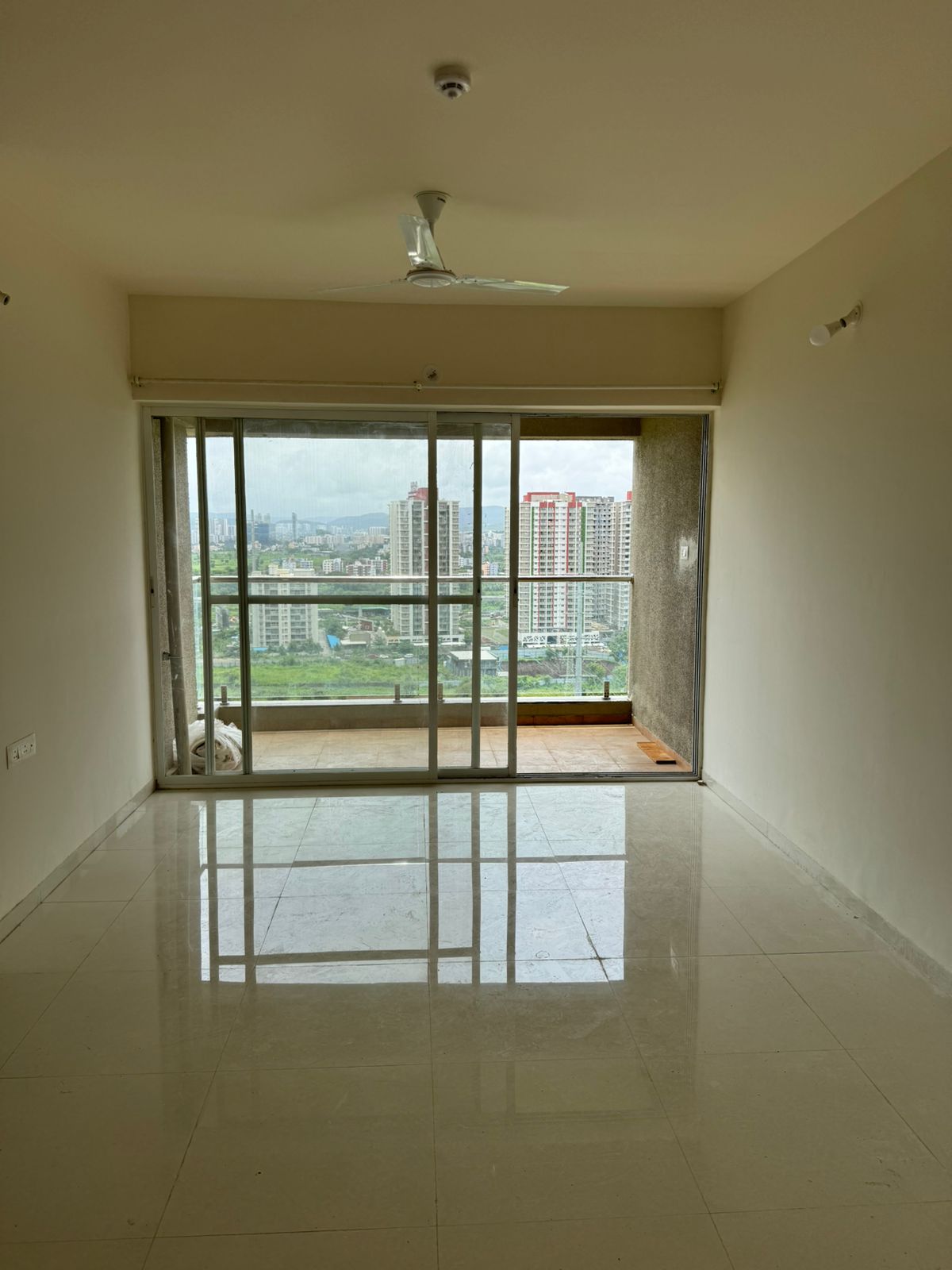 2 BHK Apartment For Rent in Mantra Monarch