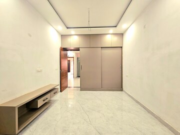 Room in 3 BHK Builder Floor at High Ground – for Sale