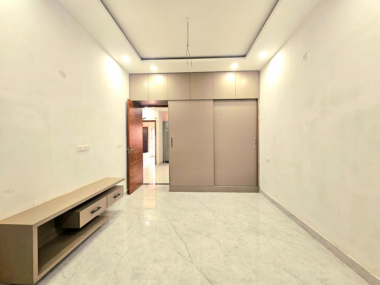 Room, high ground 3 Bedroom 110 Sq.Yd. Builder Floor In High Ground Zirakpur 9217546