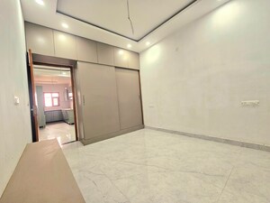Room in 3 BHK Builder Floor at High Ground – for Sale