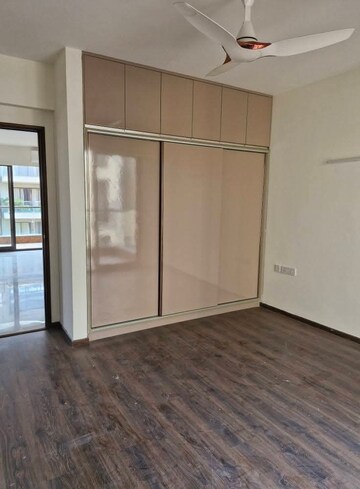 Room in 4 BHK Builder Floor at Adani Samsara Vilasa, Sector 63 – for Sale