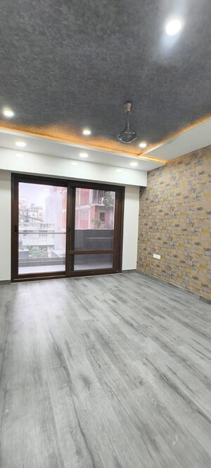 Room in 4 BHK Builder Floor at South City 1 – for Rent