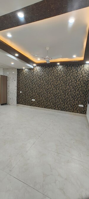 Bedroom in 4 BHK Builder Floor at South City 1 – for Rent