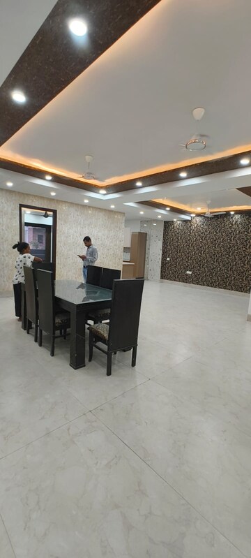 Dining area in 4 BHK Builder Floor at South City 1 – for Rent