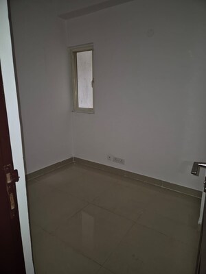 Room in 2.5 BHK Apartment at Galaxy Vega, Tech Zone 4 Greater Noida – for Sale