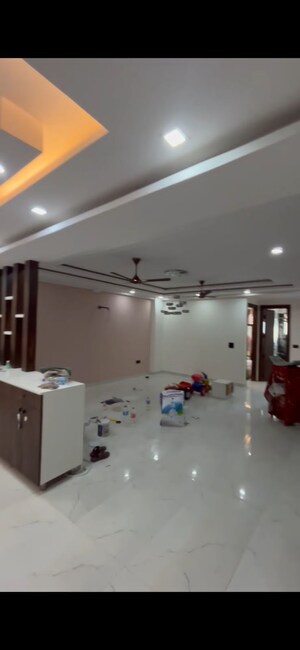 Room in 3 BHK Builder Floor at Sector 12 – for Rent