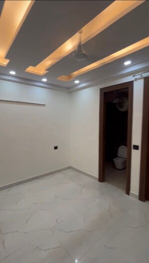 Room in 3 BHK Builder Floor at Sector 12 – for Rent
