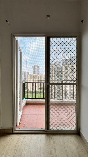 Room in 3 BHK Apartment at Arihant Amber, Sector 1 Greater Noida – for Sale