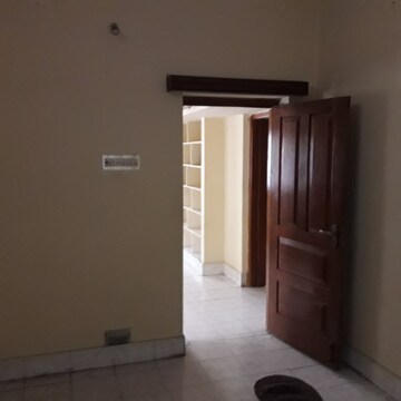 Room in 3 BHK Independent House at Santosh Nagar – for Rent