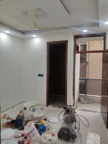 Room in 3 BHK Builder Floor at Govindpuri – for Rent