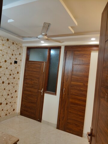 Bedroom in 2 BHK Builder Floor at Govindpuri – for Rent