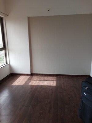 Room in 3 BHK Apartment at Amanora Neo Towers, Hadapsar – for Rent