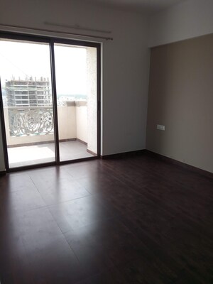 Room in 3 BHK Apartment at Amanora Neo Towers, Hadapsar – for Rent