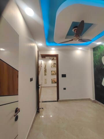 Room in 3 BHK Builder Floor at Govindpuri – for Rent