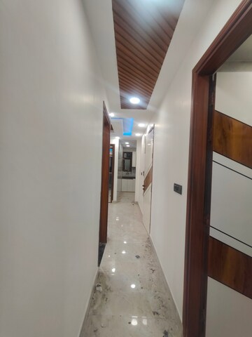Building Lobby in 3 BHK Builder Floor at Govindpuri – for Rent