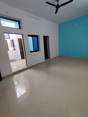 Room in 2 BHK Apartment at Rajajipuram – for Rent