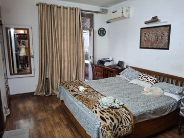 Master Bedroom in 2.5 BHK Apartment at Piyush Heights, Sector 89 – for Sale